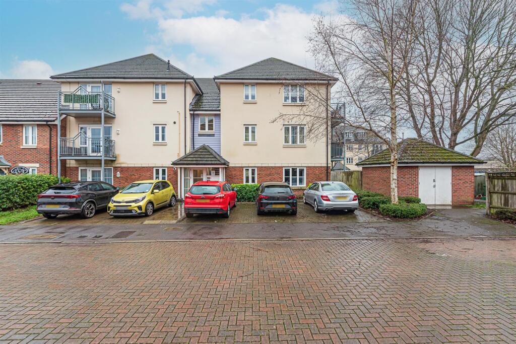 Main image of property: 7 Queen Street, Aldershot