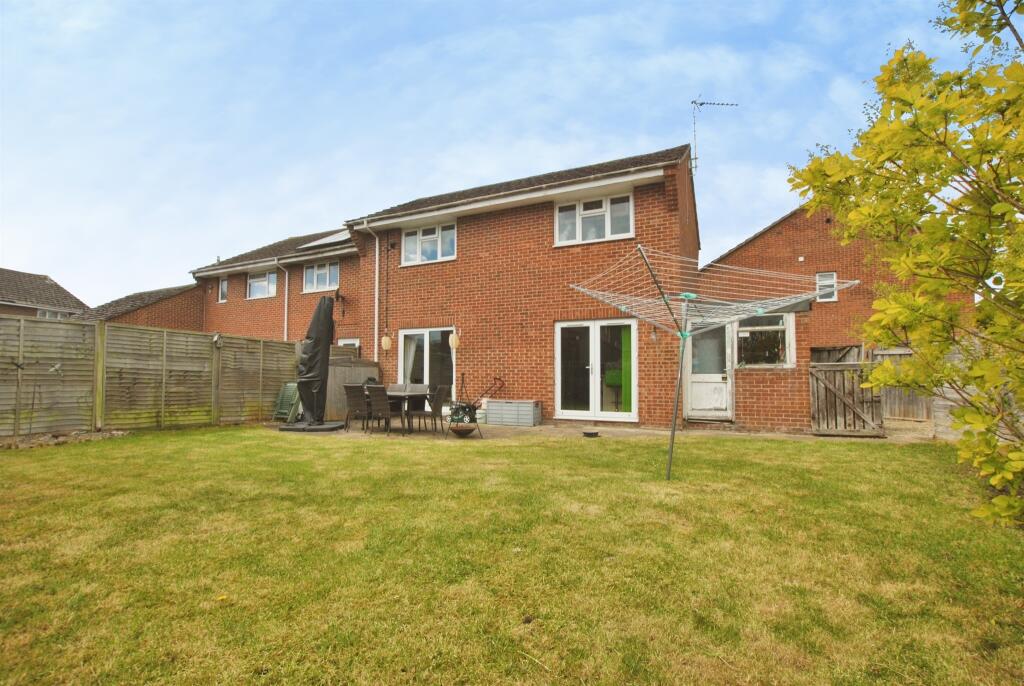 Main image of property: Saw Close, Chalgrove, Oxford