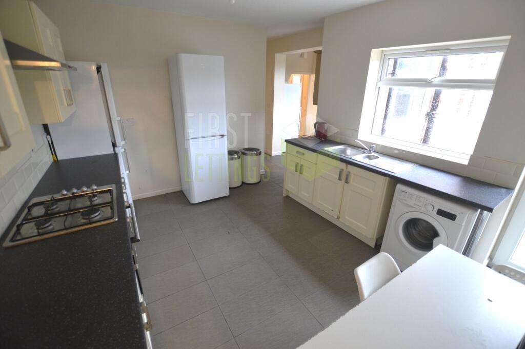 Main image of property: Avenue Road Extension, Clarendon Park, LE2