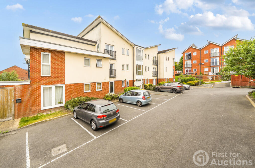 2-bed flat on Wilton Court, Stoke-on-Trent, Staffordshire, £60,000