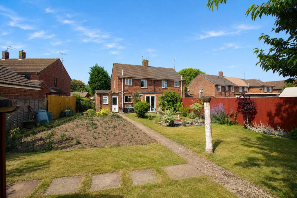 Churchill Avenue, Aylesbury photo 4