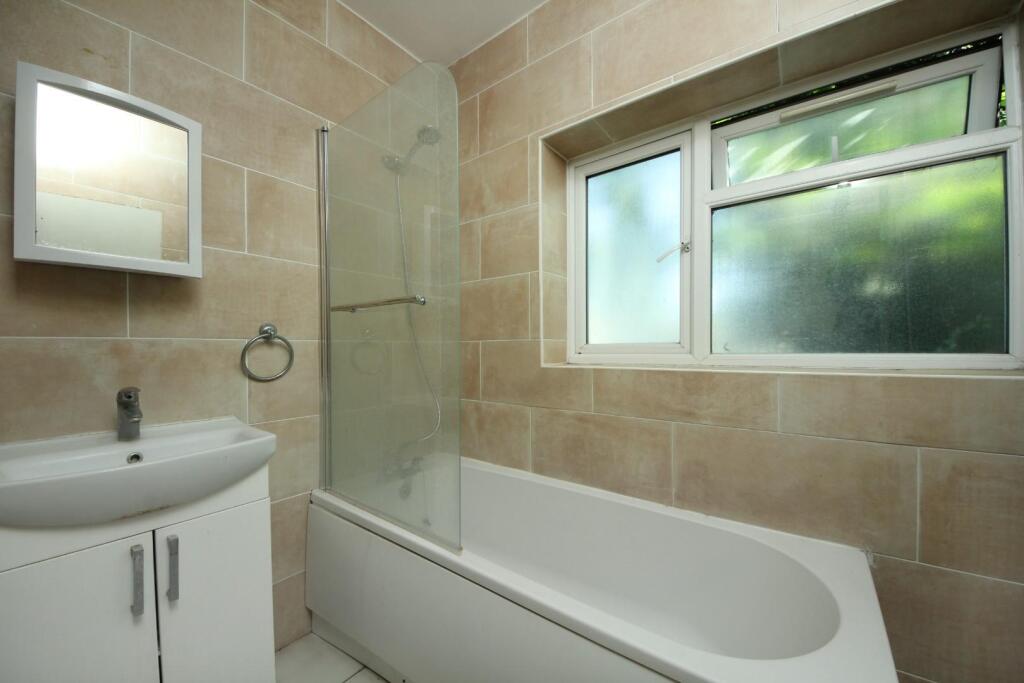 Western Avenue, W3 photo 5