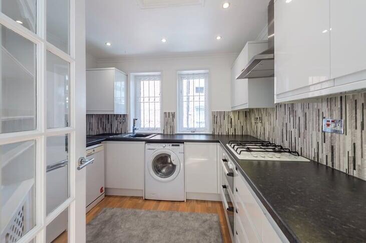 2 bedroom mews property for rent