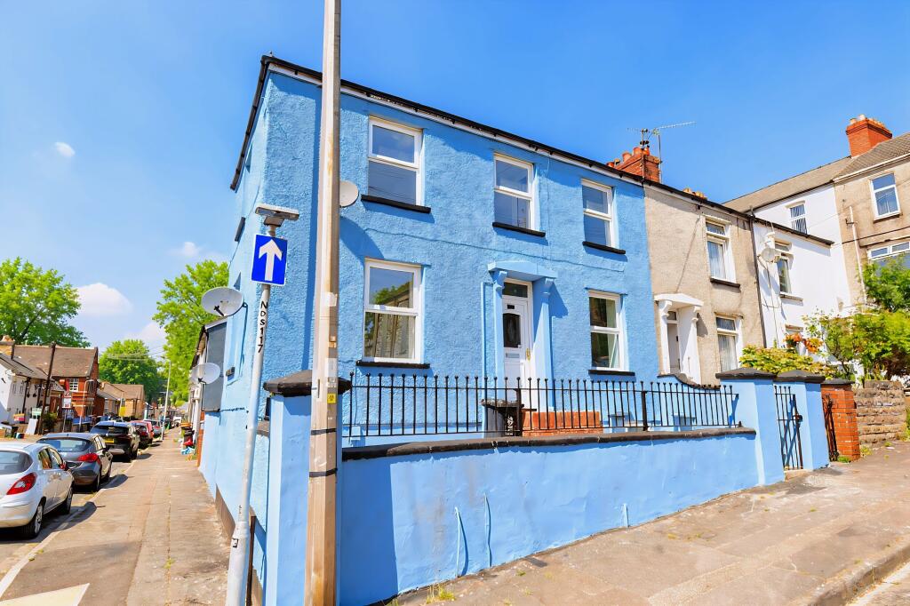 House in Newport - More