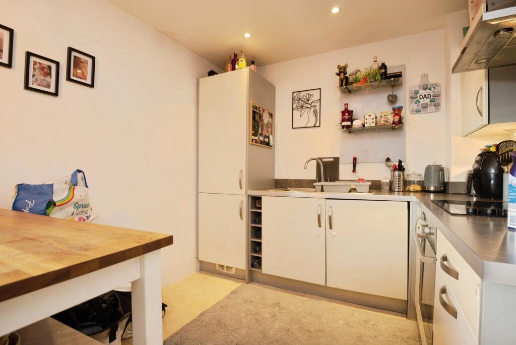 Apartment in Cardiff - View 4