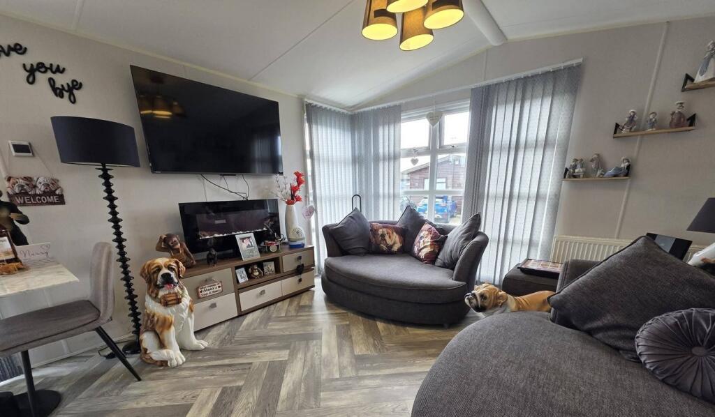 Flag Hill, Great Bentley, Colchester, CO7 photo 5