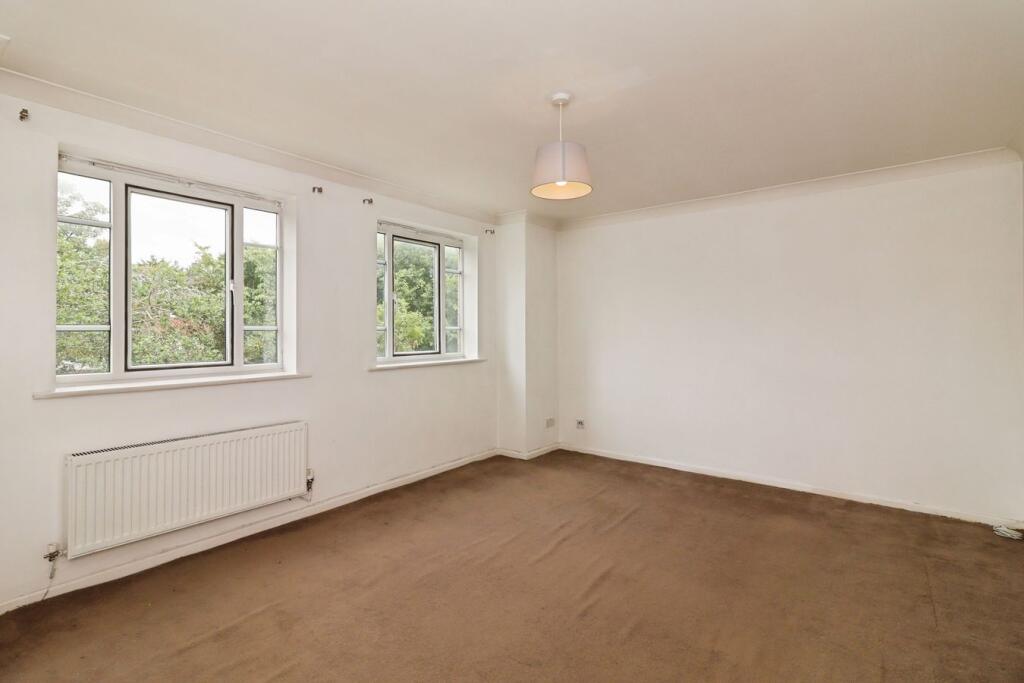 Apartment in Sefton, Liverpool City Region - View 3