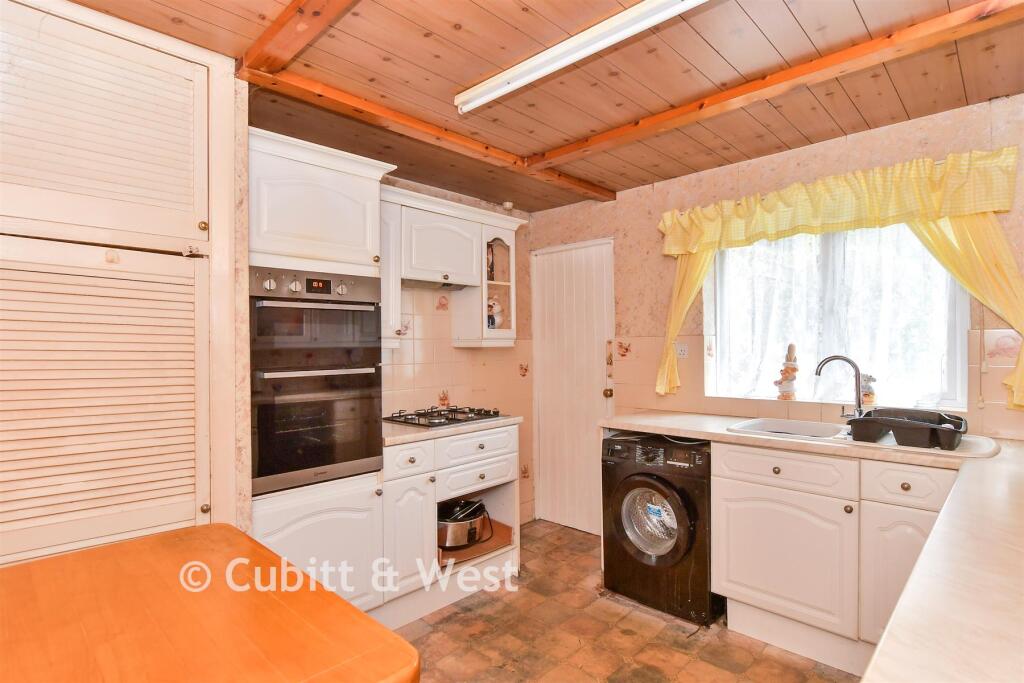 Crescent Drive South, Woodingdean, Brighton, East Sussex photo 2