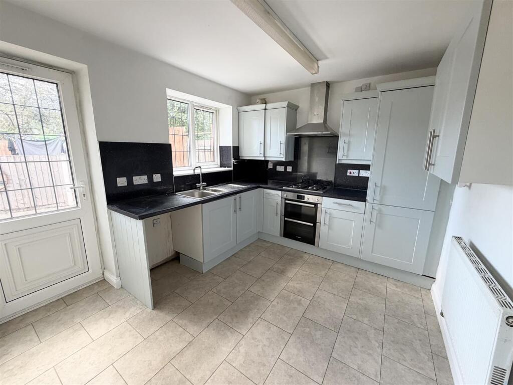 2 bedroom maisonette for rent
