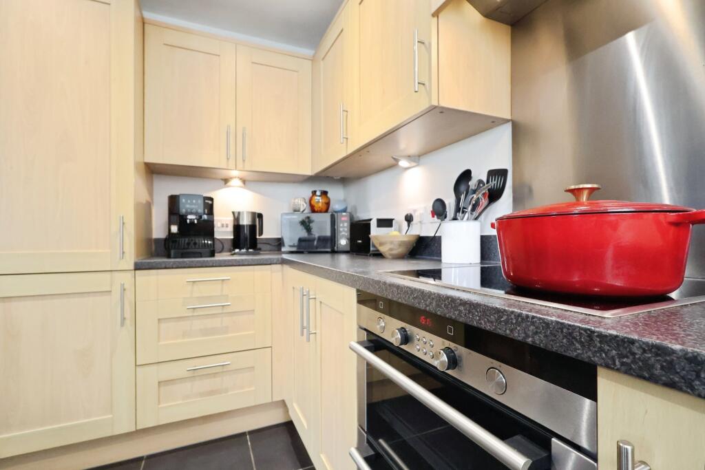 Apartment in North Hertfordshire, Hertfordshire - More