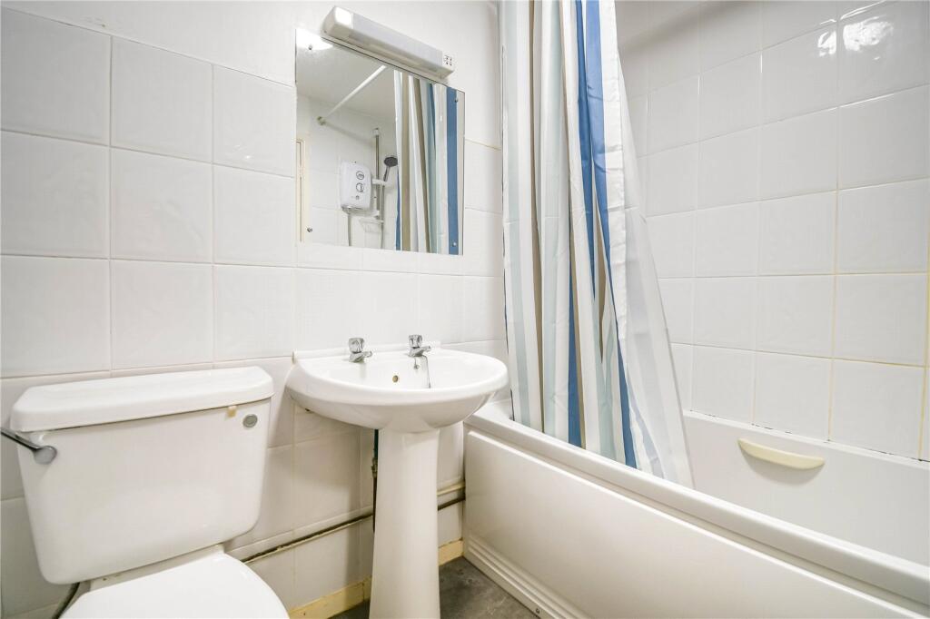 London Road, Newbury, Berkshire, RG14 - View 6