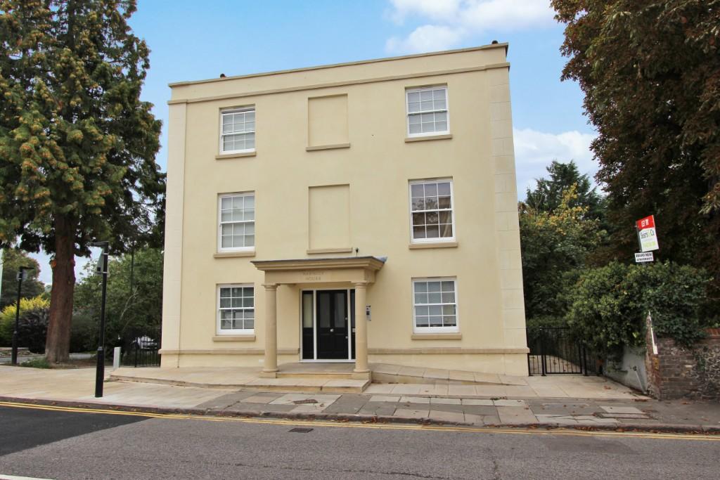 Main image of property: High Street, Old Town, Hemel Hempstead, Hertfordshire, HP1 3AQ