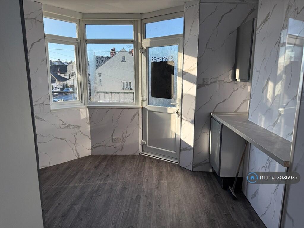Apartment in Southend-on-Sea, Leigh-on-Sea - View 3