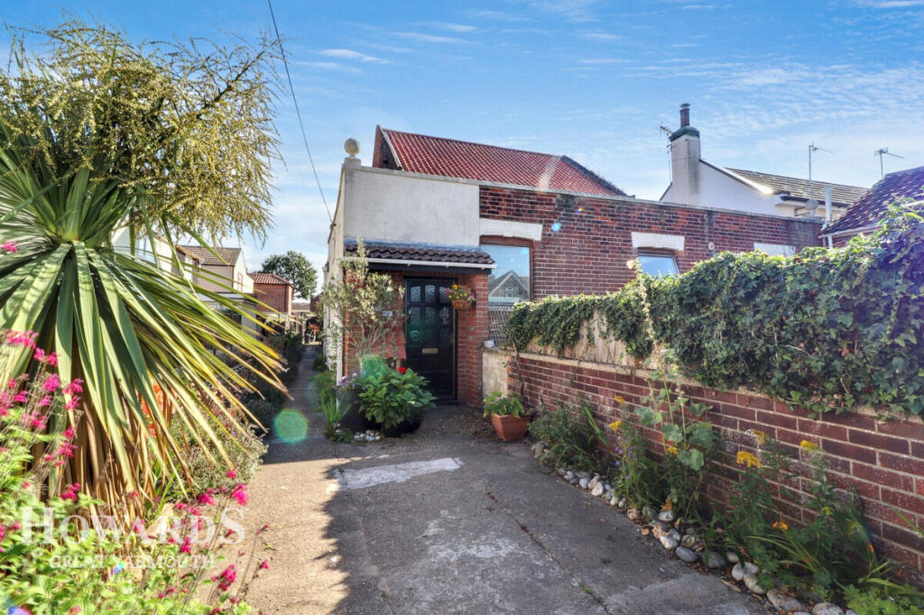 5-bed detached on Beach Road, Caister-on-Sea, £450,000