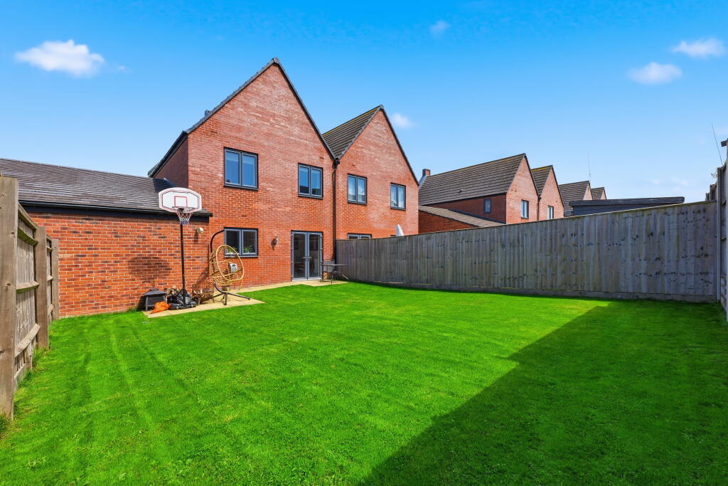 House in North East Derbyshire, Wingerworth - View 3