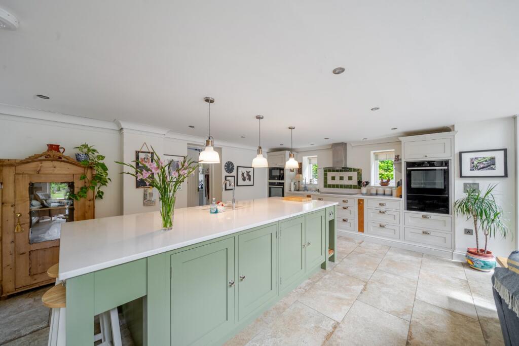 Wood Lane, Brinkworth, Chippenham, Wiltshire, SN15 - View 5