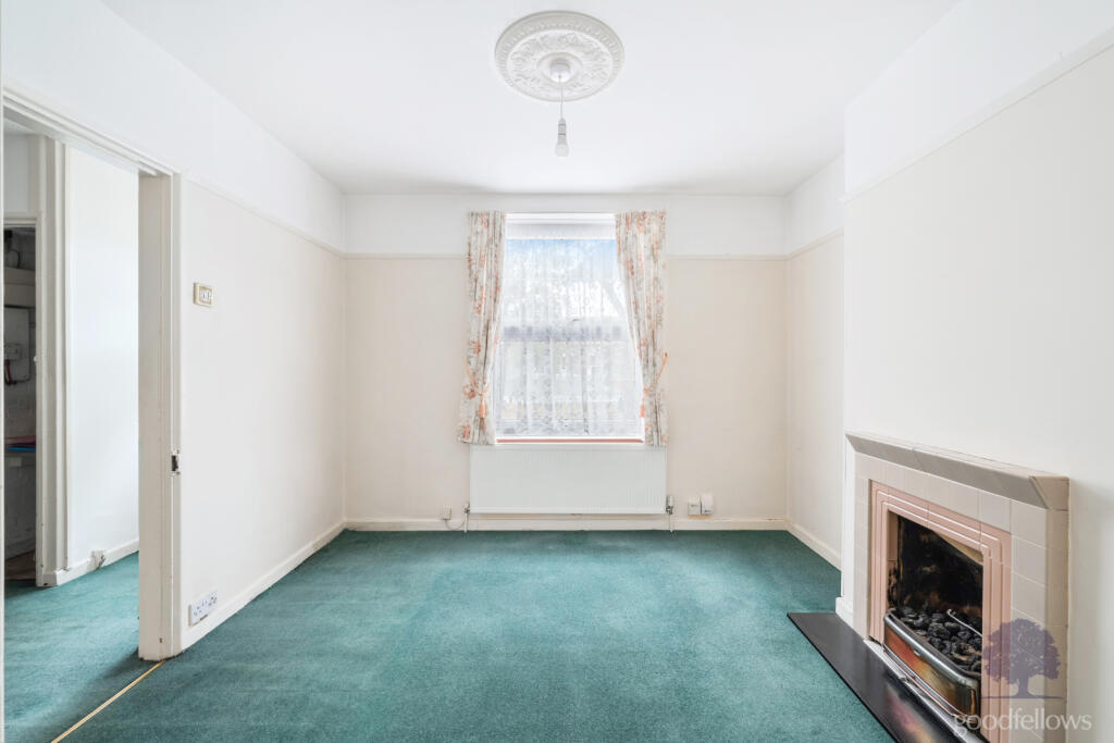 House in Sutton - View 5