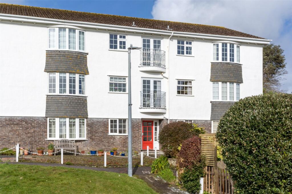 2-bed flat on Penlee Manor Drive, Penzance, TR18, £250,000