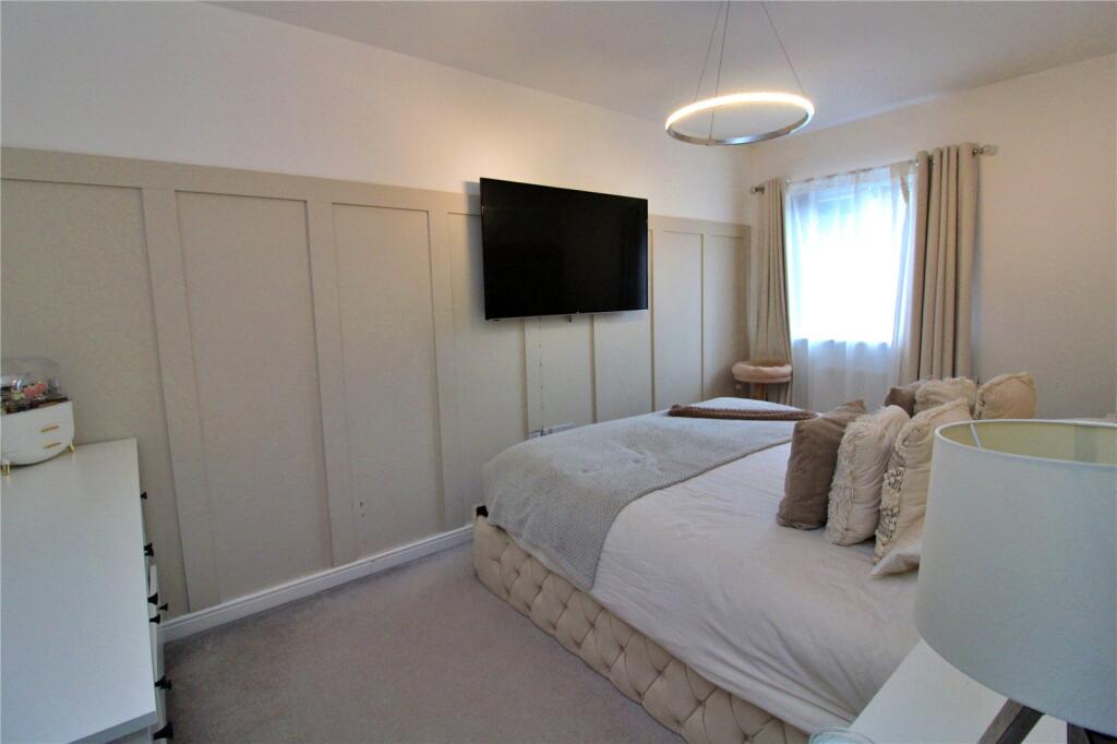 House in Leeds, Gipton - More