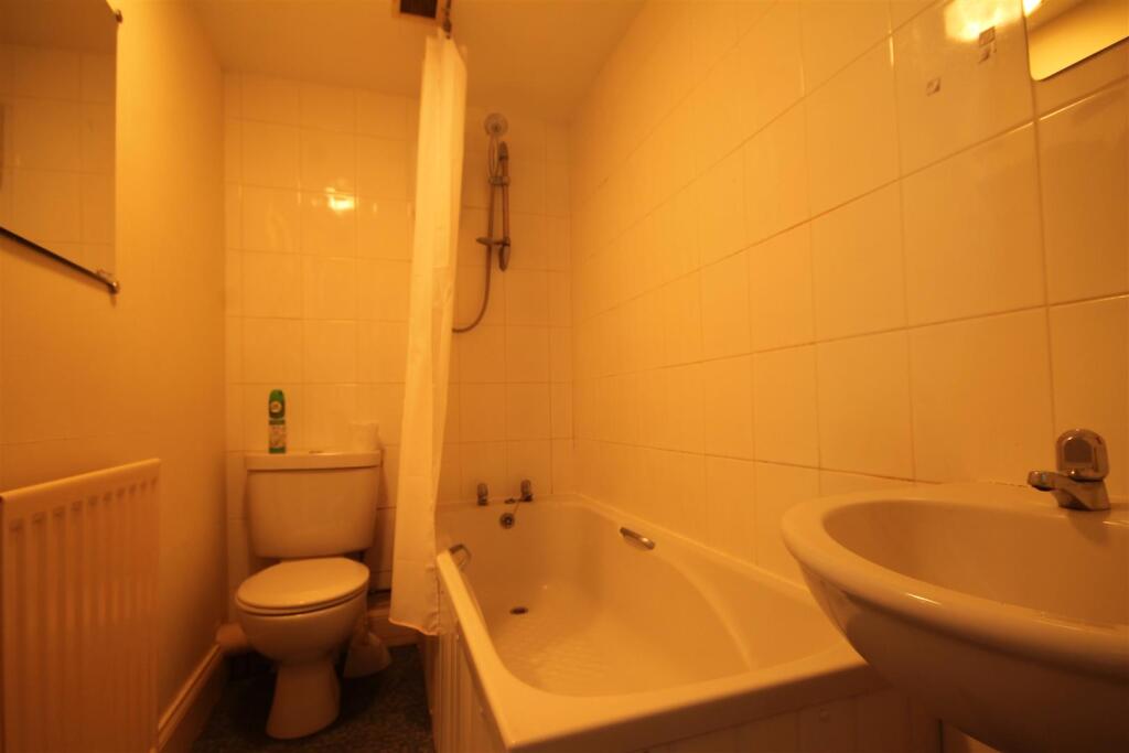 Apartment in Newcastle upon Tyne - View 5