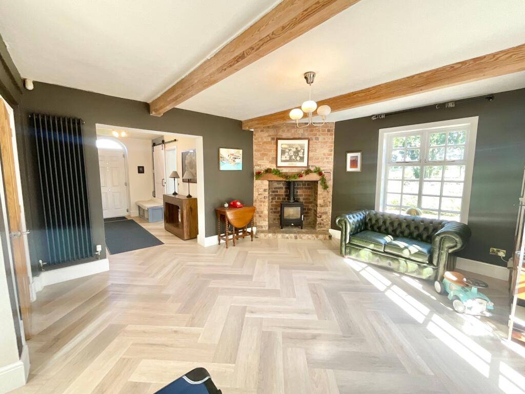 House in Stoke-on-Trent - More