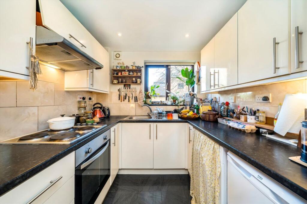 Linwood Close, Camberwell photo 4