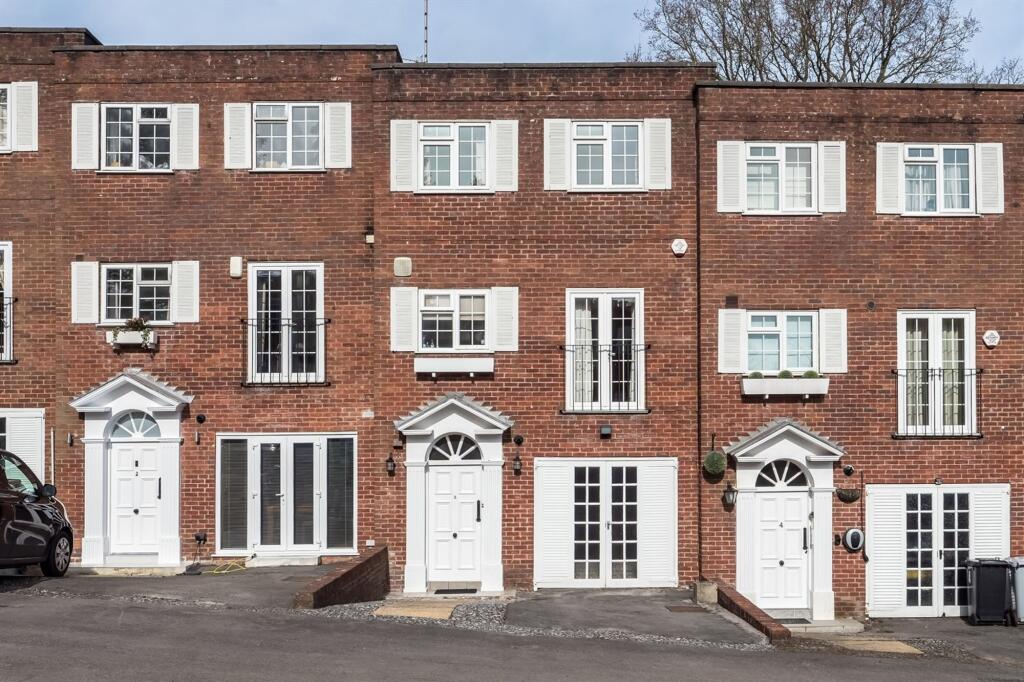Main image of property: Castlegate Mews, Prestbury, SK10