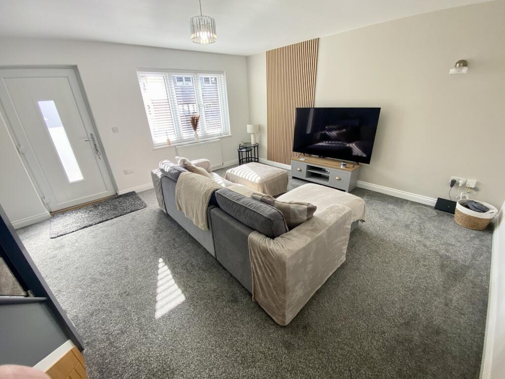 House in Pontardawe, Neath Port Talbot - View 3