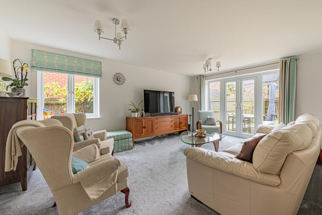 Lannesbury Crescent, St. Neots, Cambridgeshire, PE19 photo 4
