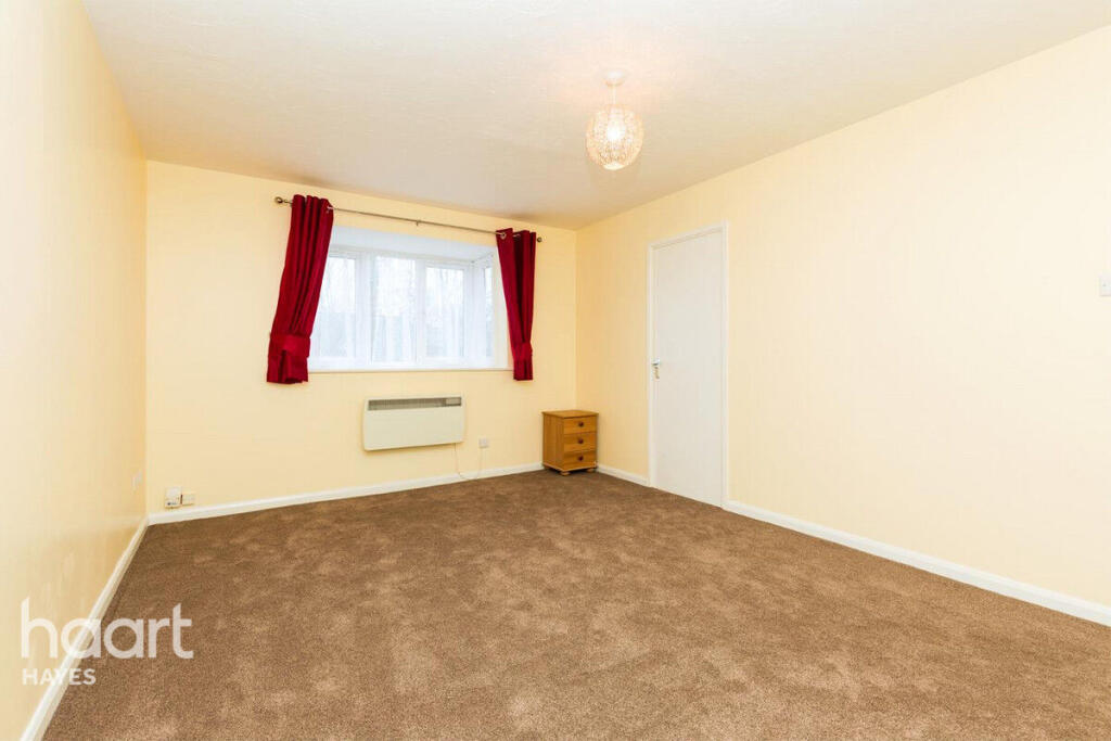 Apartment in Southall - View 4