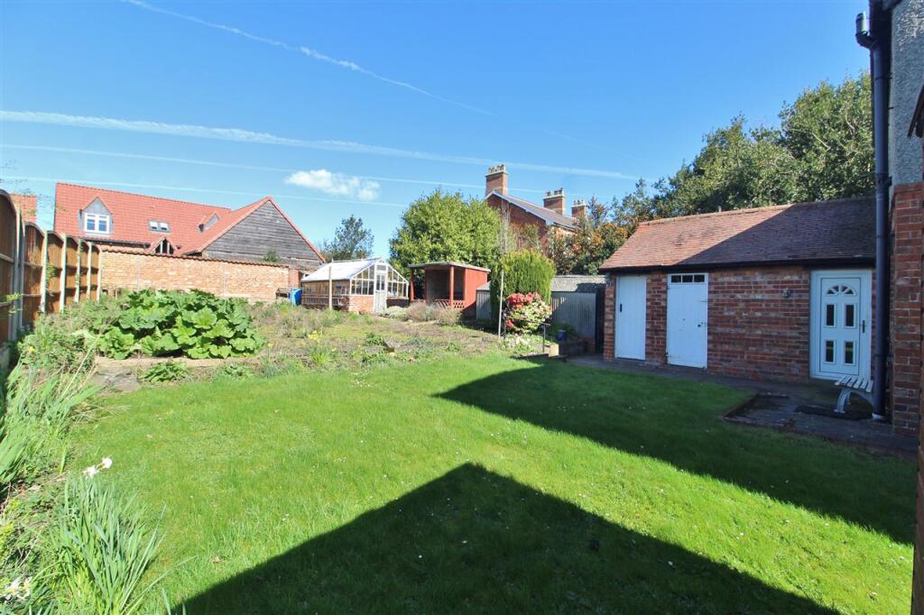 House in South Kesteven, Great Gonerby - View 2
