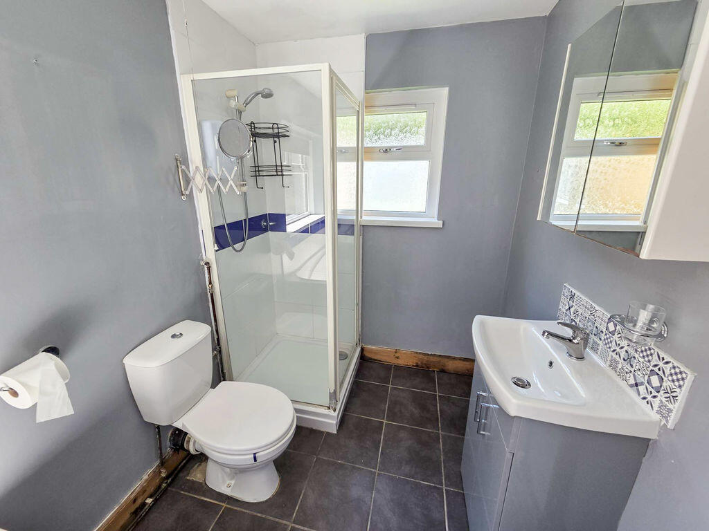 House in Hengoed, Ystrad Mynach, Gelligaer - More