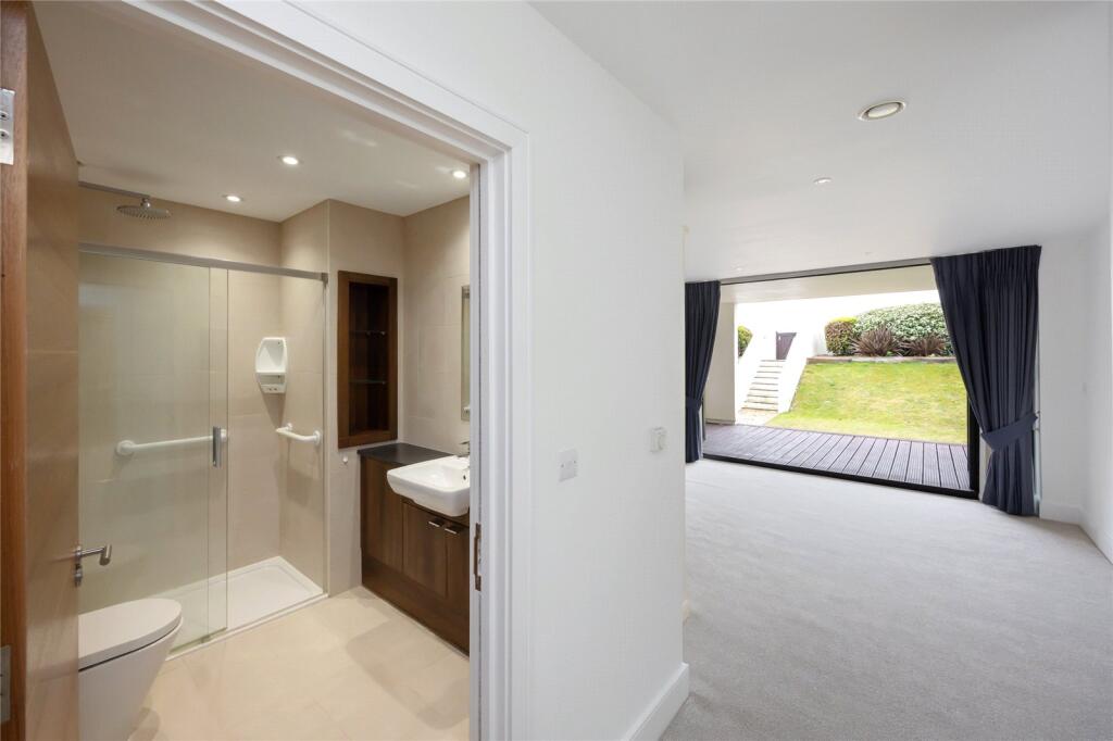 Apartment in Worthing, West Sussex - View 5