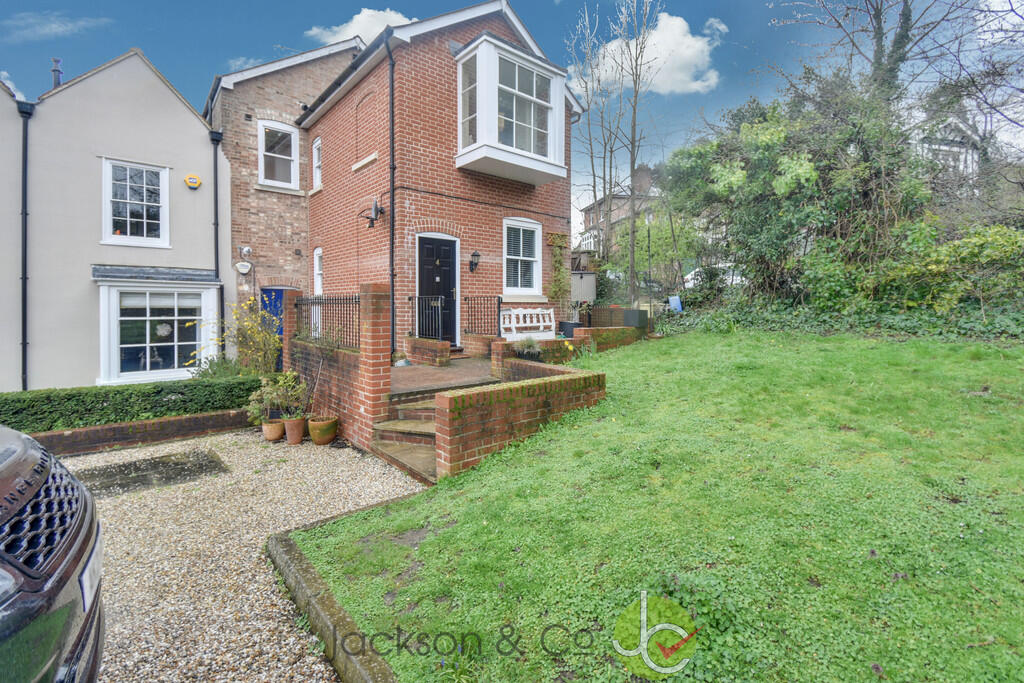 2-bed flat on Colchester,, £190,000