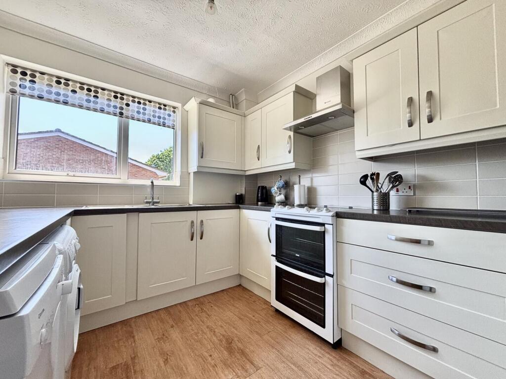 Apartment in Highcliffe-on-Sea, Highcliffe and Walkford - View 2
