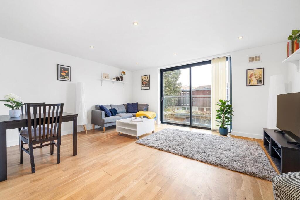 Main image of property: Kings Avenue, SW4