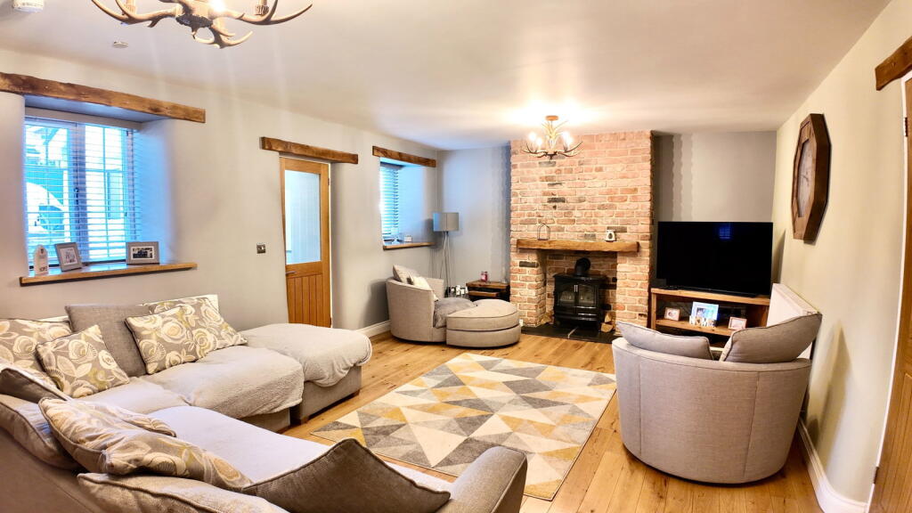 House in Newport - View 2
