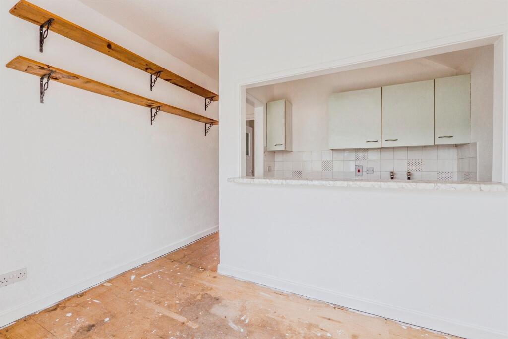 Apartment in Cardiff, Roath - View 5