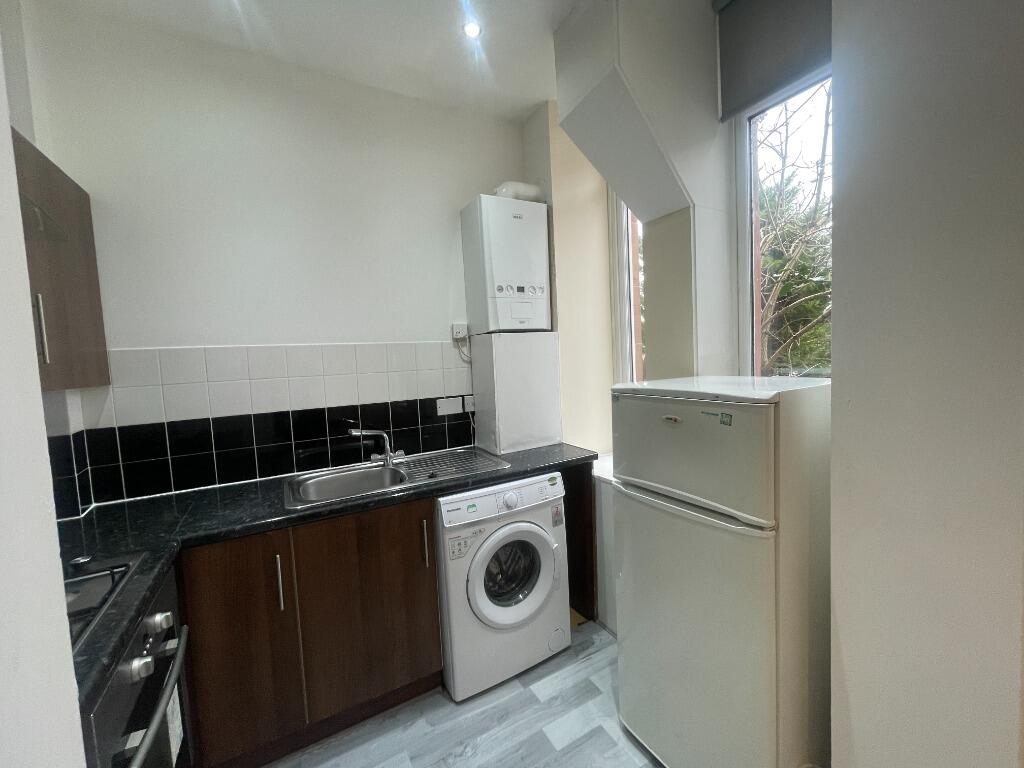 Apartment in Glasgow, Ibroxholm, Bellahouston - View 5
