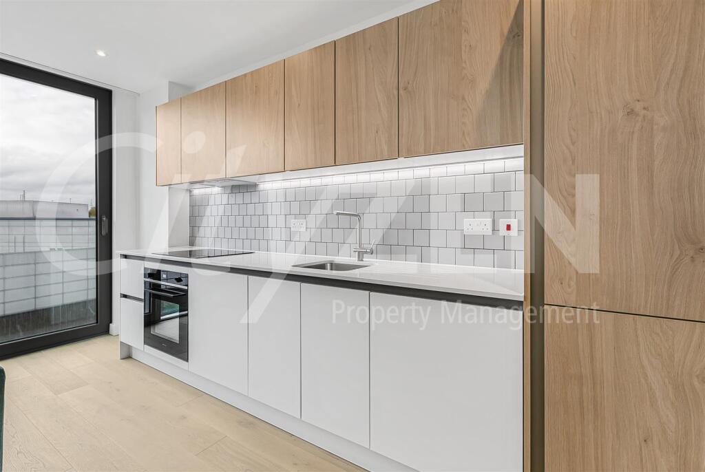 Apartment in Watford, Hertfordshire - View 2
