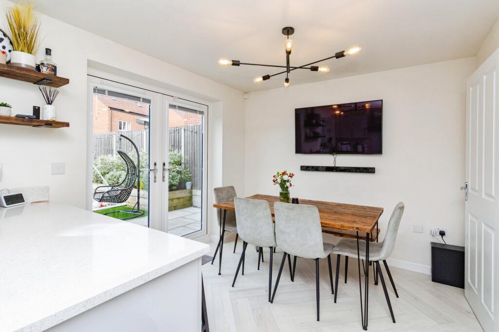 Archer Drive, Telford, TF3 - Daugiau