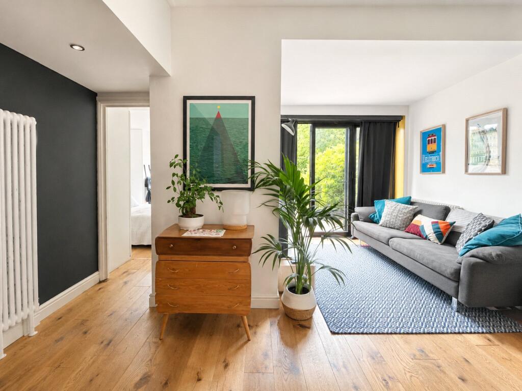 Main image of property: Spencer Avenue, Palmers Green, London, N13