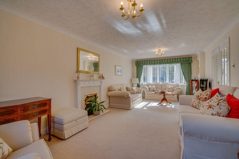 Sovereign Crescent, Titchfield Common photo 3