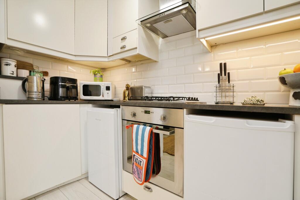 Hillfield, Hatfield, AL10 - View 5