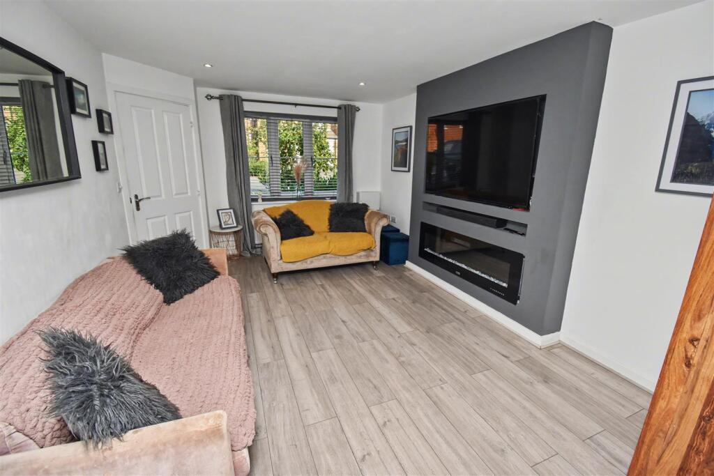 House in Weldon, Weldon Park, Priors Hall Park - View 4