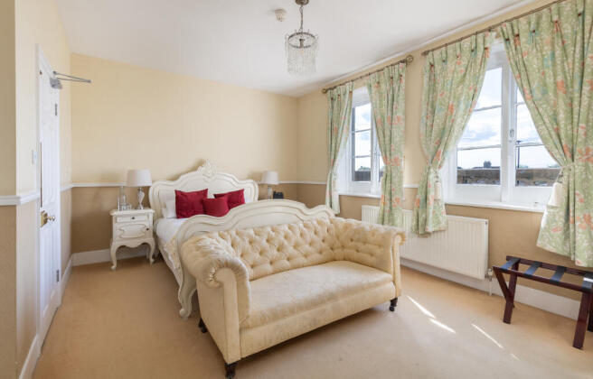Albert Cottage Hotel, York Avenue, East Cowes, Isle of Wight PO32 6BD