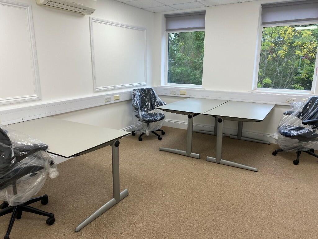 3 Desk Office