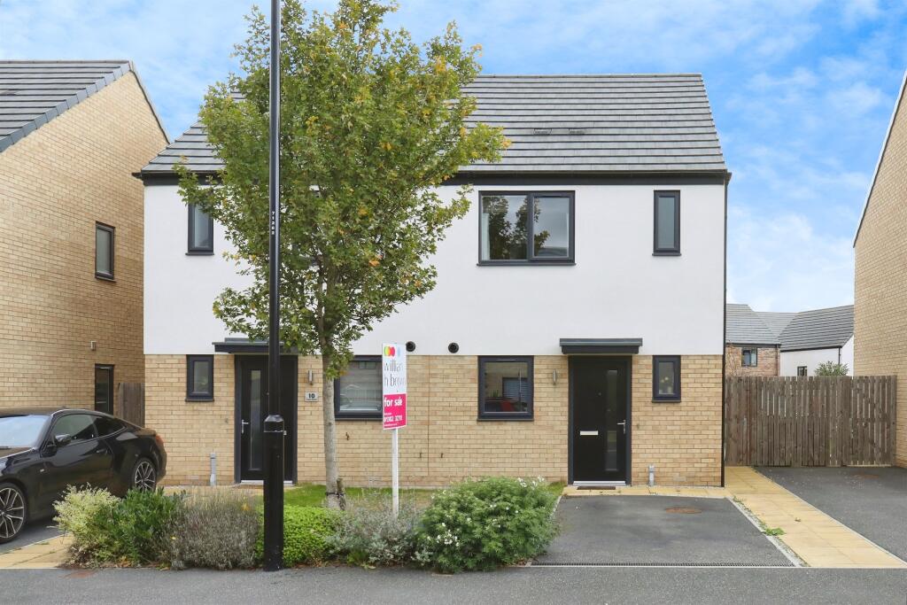 2-bed semi-detached on Swan Road, Lakeside, Doncaster, £180,000