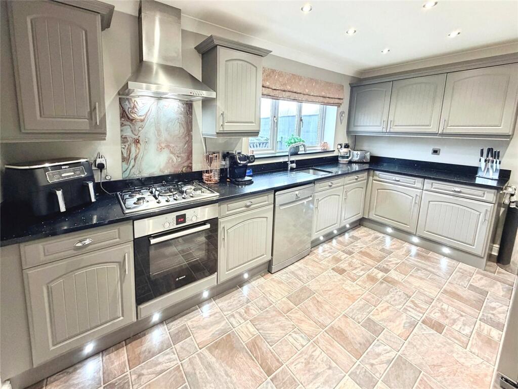 Riverside Close, Doncaster, South Yorkshire, DN4 photo 2