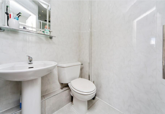 House in Knowsley, Kirkby - More